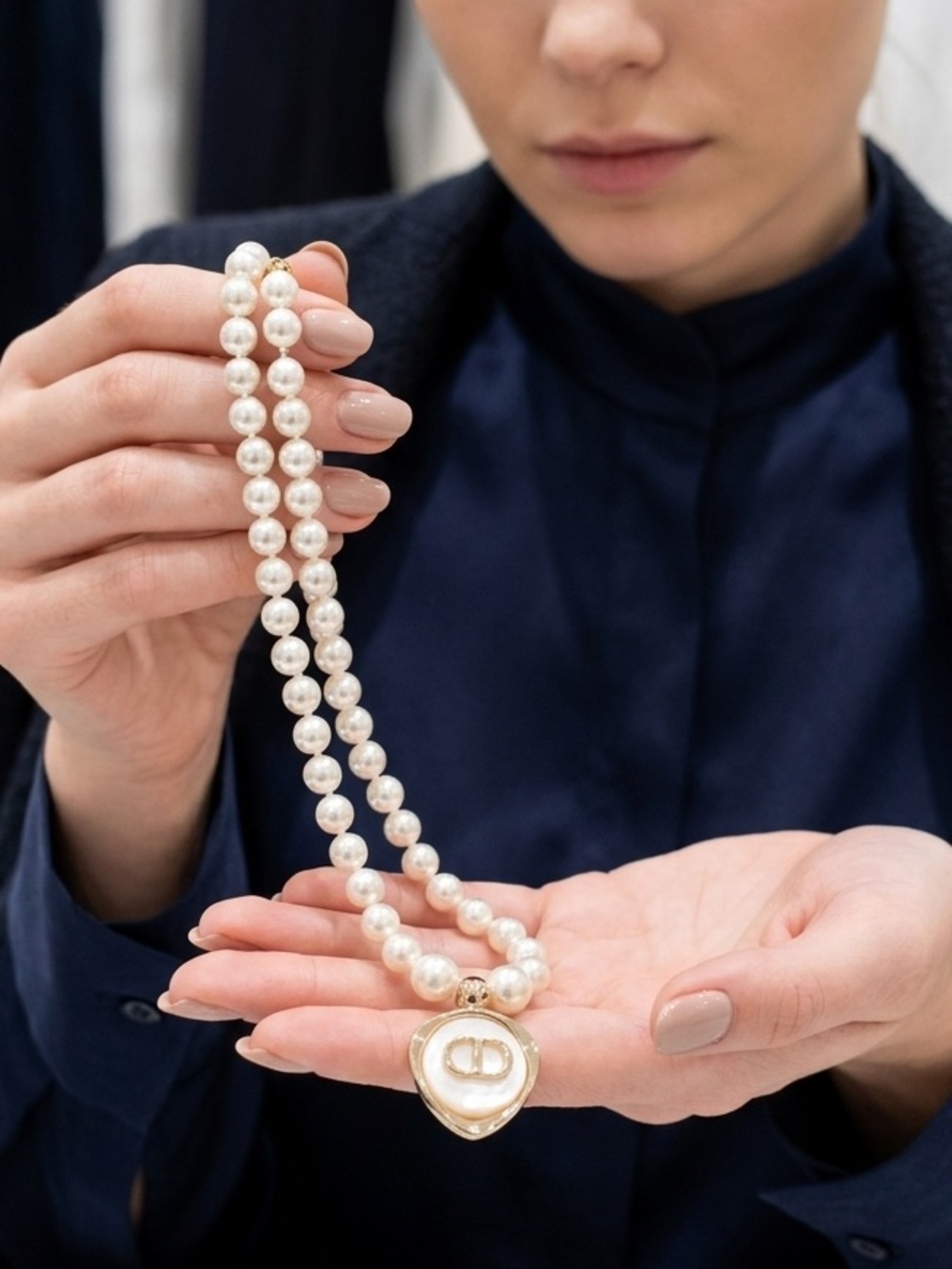 🆕 DIOR Pearl Necklace with Pearl Logo Pendant - Picture 2 of 7
